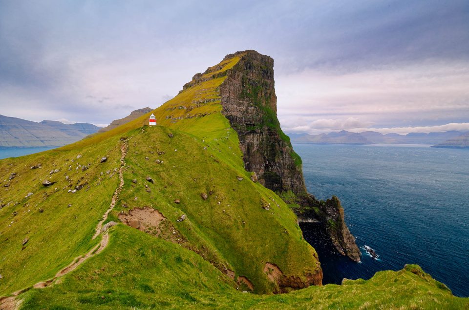 Føroyar: Cliffs at the end of the world